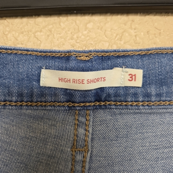 Levi's Women's High Rise Shorts Sz 31 Denim Distressed Light Wash Summer Cut Off - Picture 5 of 9